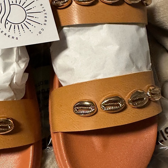 Brand New With Tags Salt Sisters Seashell Sandals - 7/8 - Picture 6 of 6
